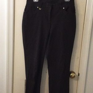 Jean like pants in brown.